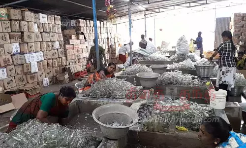 டெட்ரா பேக் அறிமுகம் செய்வதை அரசு மறுபரிசீலனை செய்ய வேண்டும்