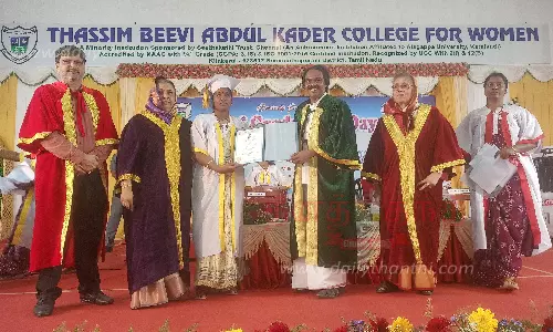 கீழக்கரை தாசிம் பீவி அப்துல் காதர் மகளிர் கல்லூரியில் பட்டமளிப்பு விழா