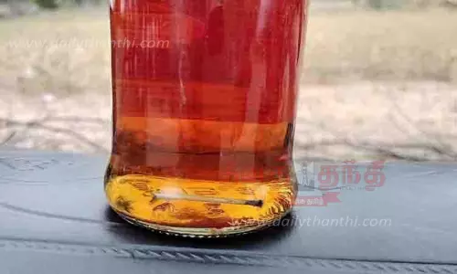 மதுபாட்டிலில் தீக்குச்சி கிடந்ததால் பரபரப்பு