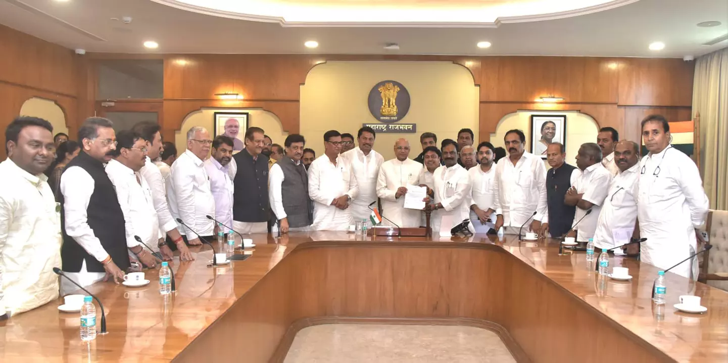 மேல்-சபை துணைத்தலைவர் பதவியில் இருந்து நீலம் கோரேவை நீக்க வேண்டும் - கவர்னரை சந்தித்து எதிர்க்கட்சிகள் வலியுறுத்தல் மேல்-சபை துணைத்தலைவர் பதவியில் இருந்து நீலம் கோரேவை நீக்க வேண்டும் - கவர்னரை சந்தித்து எதிர்க்கட்சிகள் வலியுறுத்தல்