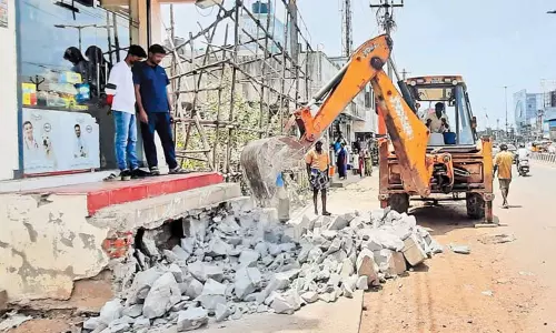 ஆவடியில் சாலையோர ஆக்கிரமிப்புகள் அகற்றம்