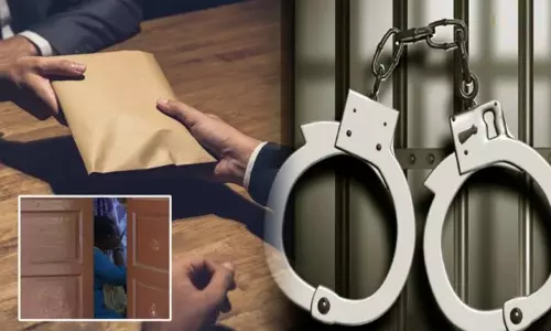 திருச்சி: வழக்கை சாதகமாக முடித்து தர ரூ.3,000 லஞ்சம் பெற்ற பெண் எஸ்.ஐ. கைது..! திருச்சி: வழக்கை சாதகமாக முடித்து தர ரூ.3,000 லஞ்சம் பெற்ற பெண் எஸ்.ஐ. கைது..!