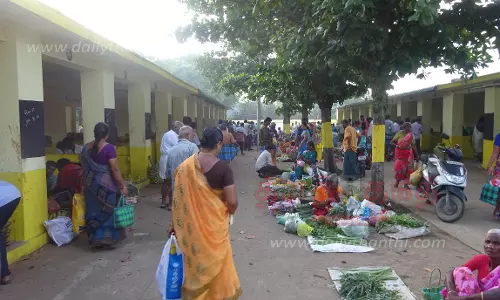 ஆடி அமாவாசையையொட்டிராசிபுரம் உழவர் சந்தையில் ரூ.9½ லட்சத்துக்கு காய்கறி விற்பனை