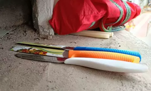 கோவை கலெக்டர் அலுவலகத்திற்கு  கத்தியுடன் வந்த வாலிபரால் பரபரப்பு