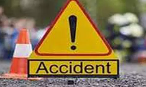 கூடலூரில் கர்நாடக அரசு பஸ்-கார் மோதி விபத்து