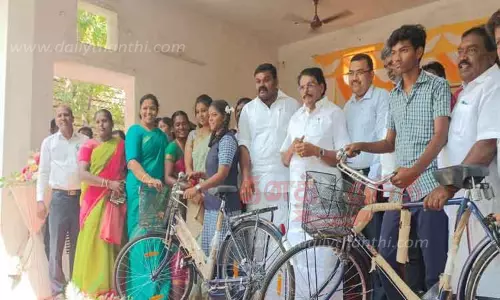 மாணவ-மாணவிகளுக்கு இலவச சைக்கிள் மாணவ-மாணவிகளுக்கு இலவச சைக்கிள்
