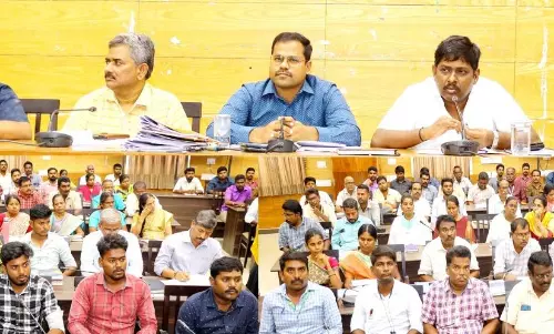 முகாம் பொறுப்பு அதிகாரிகளை நியமிக்க வேண்டும் முகாம் பொறுப்பு அதிகாரிகளை நியமிக்க வேண்டும்