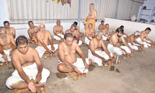 ஆடி அமாவாசையை முன்னிட்டு முன்னோர்களுக்கு தர்ப்பணம்