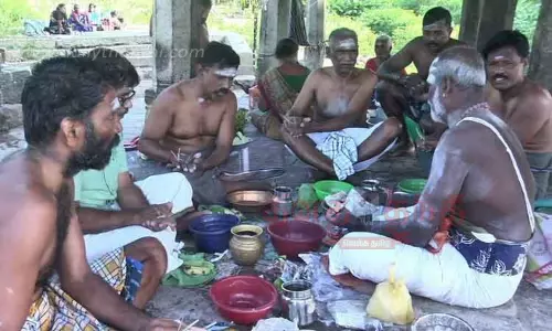 நெல்லை தாமிரபரணி ஆற்றில் முன்னோர்களுக்கு தர்ப்பணம் நெல்லை தாமிரபரணி ஆற்றில் முன்னோர்களுக்கு தர்ப்பணம்