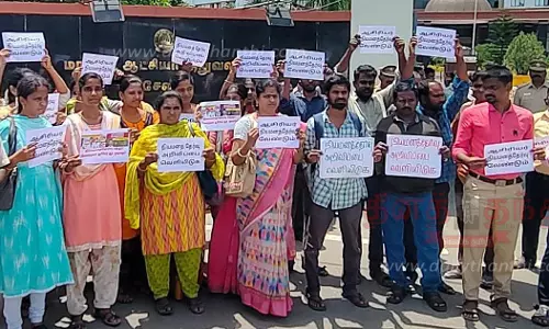 தகுதி தேர்வில் தேர்ச்சி பெற்றவர்களுக்கு ஆசிரியர் பணி வழங்க வேண்டும்