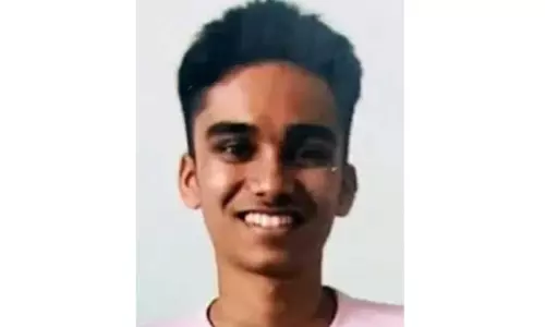 செமஸ்டர் தேர்வில் செல்போன் மூலம் காப்பி அடித்ததால் கண்டிப்பு: கல்லூரியின் 8-வது மாடியில் இருந்து குதித்து மங்களூரு மாணவர் தற்கொலை