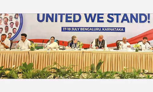 எதிர்க்கட்சிகளின் கூட்டம்: மு.க.ஸ்டாலின், மம்தா, நிதிஷ்குமார் உள்பட 24 கட்சிகளின் தலைவர்கள் பங்கேற்பு