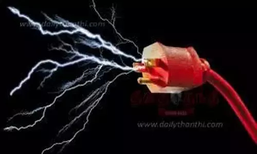 மின்சாரம் தாக்கிய மகனை காப்பாற்ற முயன்ற தி.மு.க.பிரமுகர் பலி