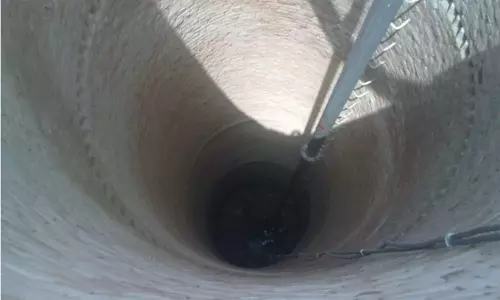 ம.பி: ஆழ்துளைக் கிணற்றில் தவறி விழுந்த 18 மாத பெண் குழந்தை: மீட்கும் பணி தீவிரம்