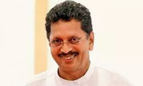 மந்திரி தீபக் கேசர்கரை மிரட்டி பணம் பறிக்க முயற்சி - தகவல் அறியும் உரிமை ஆர்வலர் கைது