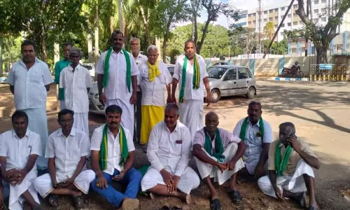 பி.ஏ.பி. அலுவலகத்தில் விவசாயிகள் காத்திருப்பு போராட்டம்