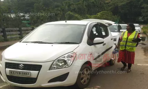 சுற்றுலா பயணிகளிடம் பிளாஸ்டிக் பாட்டில்கள் பறிமுதல்