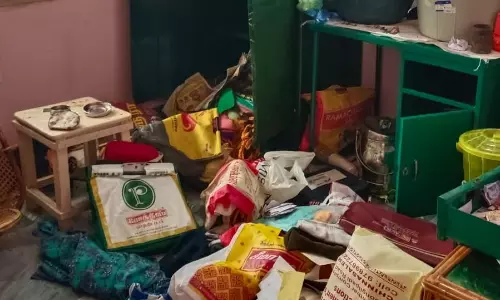 அடுத்தடுத்த 3 வீடுகளில் நகை-பணம் கொள்ளை