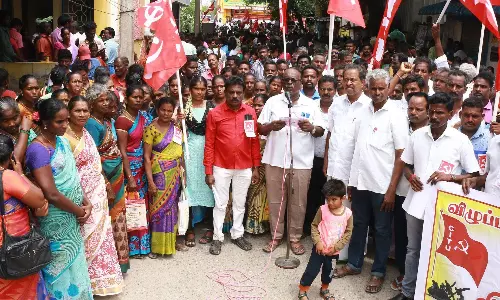 விழுப்புரத்தில்கட்டுமான தொழிலாளர்கள் ஆர்ப்பாட்டம் விழுப்புரத்தில்கட்டுமான தொழிலாளர்கள் ஆர்ப்பாட்டம்