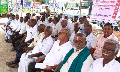 விழுப்புரத்தில்ஓய்வூதியர் சங்கத்தினர் தர்ணா