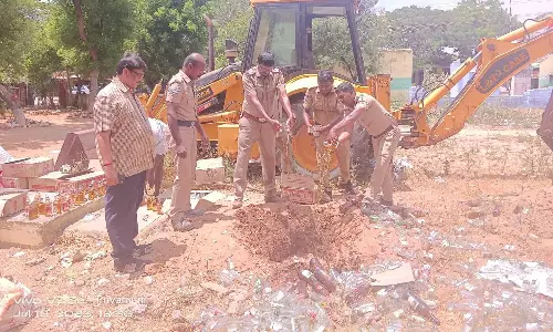 பறிமுதல் செய்யப்பட்ட 1090 மதுபாட்டில்கள் அழிப்பு