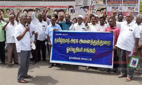 நாமக்கல்லில்ஓய்வூதியர்கள் சங்கத்தினர் ஆர்ப்பாட்டம்