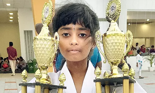 2 தங்கப்பதக்கங்களை வென்று திருச்சி மாணவி சாதனை