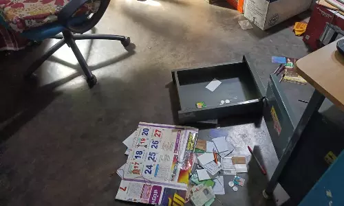 அடுத்தடுத்த 6 வீடுகளில் புகுந்த திருடர்கள்