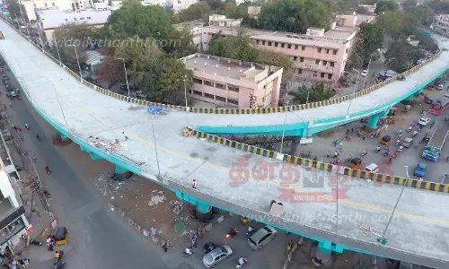 மேம்பாலம் கட்டியும் போக்குவரத்து நெரிசல் குறையாத ஈரோடு மாநகரம்வாகன ஓட்டிகளின் சிரமத்துக்கு தீர்வு ஏற்படுமா?