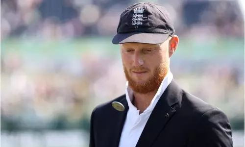 ஆஷஸ்  4-வது டெஸ்ட்; டாஸ் வென்ற இங்கிலாந்து அணி  பந்துவீச்சு தேர்வு...!!