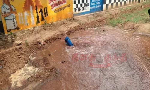 தாமிரபரணி கூட்டு குடிநீர் குழாயில் திடீர் உடைப்பு