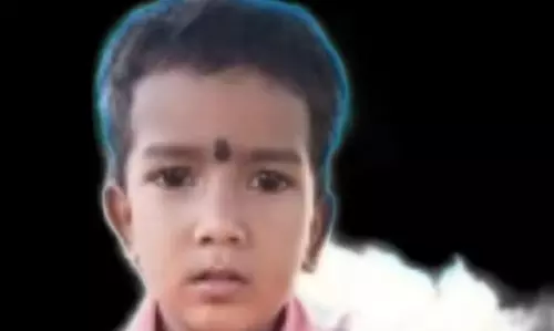 கான்கிரீட் மூடி உடைந்ததில் கழிவுநீர் தொட்டிக்குள் விழுந்த சிறுவன் பலி