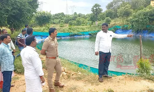 ஒகேனக்கல் குடிநீரை நிரப்பிய மீன் குட்டையில் அதிகாரிகள் ஆய்வு