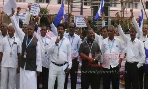 கிறிஸ்தவர்கள் முன்னேற்ற சங்கத்தினர் ஆர்ப்பாட்டம்