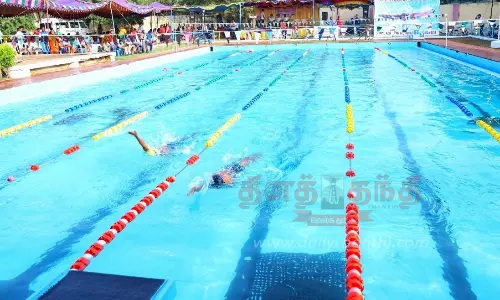 மதுரை ரேஸ்கோர்ஸ் நீச்சல் குளத்தில்  நிரந்தர பயிற்சியாளர் இல்லாமல் தவிக்கும் வீரர்கள்- தமிழக அரசு கவனிக்குமா?