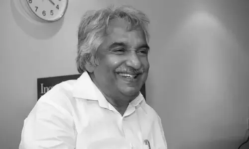 அரசு மரியாதையின்றி கேரள முன்னாள் முதல்- மந்திரி உம்மன்சாண்டியின் உடல் இன்று அடக்கம்..! அரசு மரியாதையின்றி கேரள முன்னாள் முதல்- மந்திரி உம்மன்சாண்டியின் உடல் இன்று அடக்கம்..!