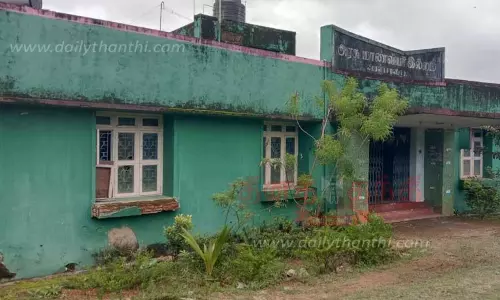 அரசு விடுதியில் உணவு வழங்கப்படவில்லை