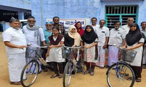 இலவச சைக்கிள் வழங்கும் விழா இலவச சைக்கிள் வழங்கும் விழா