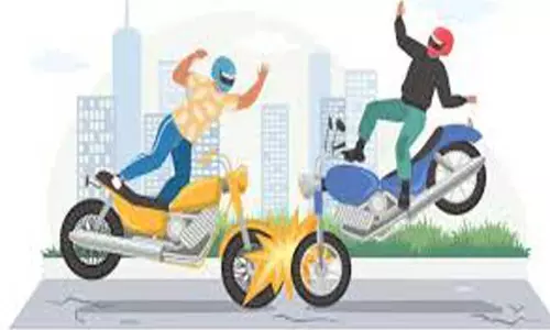 முத்தையாபுரத்தில் 2 மோட்டார் சைக்கிள்கள் மோதல்; தொழிலாளி சாவு முத்தையாபுரத்தில் 2 மோட்டார் சைக்கிள்கள் மோதல்; தொழிலாளி சாவு