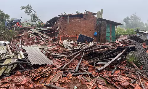 ராய்காட் அருகே கனமழையால் சோகம் - மலைக் கிராமத்தில் நிலச்சரிவு; 16 பேர் பலி