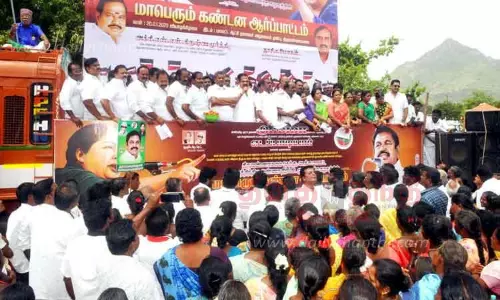 விலைவாசி உயர்வை கண்டித்து அ.தி.மு.க. சார்பில் ஆர்ப்பாட்டம் விலைவாசி உயர்வை கண்டித்து அ.தி.மு.க. சார்பில் ஆர்ப்பாட்டம்