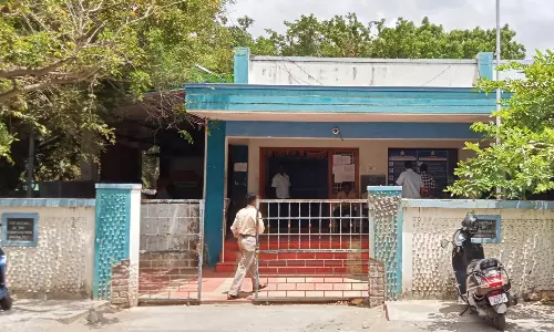 சார்பதிவாளர் அலுவலகத்தில்மின்தடையால் பத்திரப்பதிவு பாதிப்பு