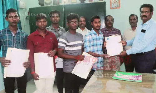 அரசு ஐ.டி.ஐ. மாணவர்களுக்கு சேர்க்கை ஆணை