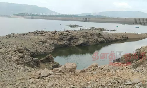மேட்டூர் அணை நீர்மட்டம் 71.96 அடியாக குறைந்தது மேட்டூர் அணை நீர்மட்டம் 71.96 அடியாக குறைந்தது