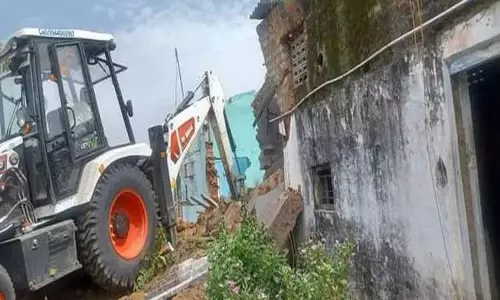 காஞ்சீபுரத்தில் வேகவதி ஆற்றங்கரையோர ஆக்கிரமிப்பு வீடுகள் இடிப்பு