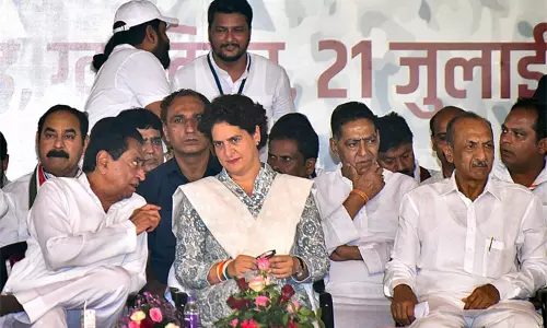 மணிப்பூர் குறித்த தனது கருத்துகளில் பிரதமர் மோடி அரசியலை கலந்துள்ளார் - பிரியங்கா தாக்கு மணிப்பூர் குறித்த தனது கருத்துகளில் பிரதமர் மோடி அரசியலை கலந்துள்ளார் - பிரியங்கா தாக்கு