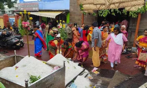 அம்மன் கோவிலில் சிறப்பு அலங்கார பூஜை அம்மன் கோவிலில் சிறப்பு அலங்கார பூஜை