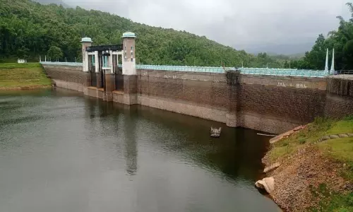 பரம்பிக்குளத்தில் இருந்து தூணக்கடவிற்கு தண்ணீர் திறப்பு பரம்பிக்குளத்தில் இருந்து தூணக்கடவிற்கு தண்ணீர் திறப்பு