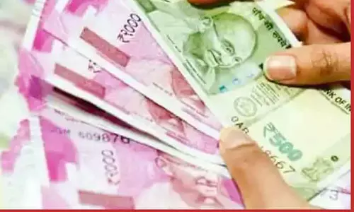 ஓசூரில்லாரி டிரைவரிடம் செல்போன், பணம் திருட்டு