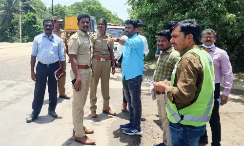 அதிக விபத்து நடந்த இடங்களில் அதிகாரிகள் ஆய்வு அதிக விபத்து நடந்த இடங்களில் அதிகாரிகள் ஆய்வு